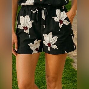 Hawaiian Print Hau Women's Shorts